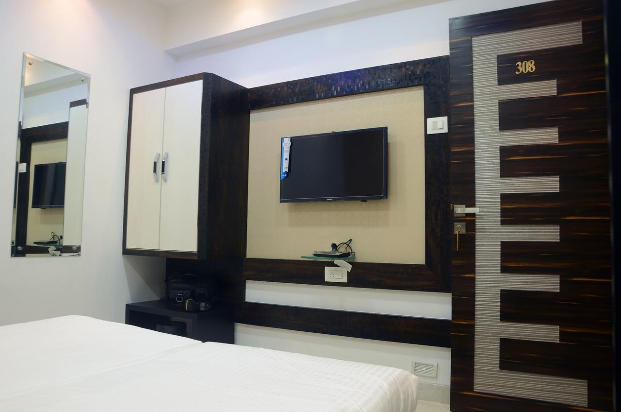 Hotel Modern Мумбай Екстериор снимка