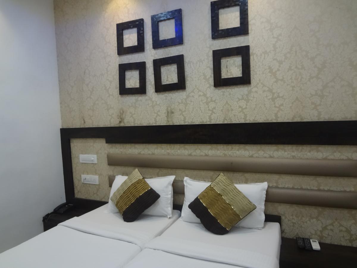 Hotel Modern Мумбай Екстериор снимка