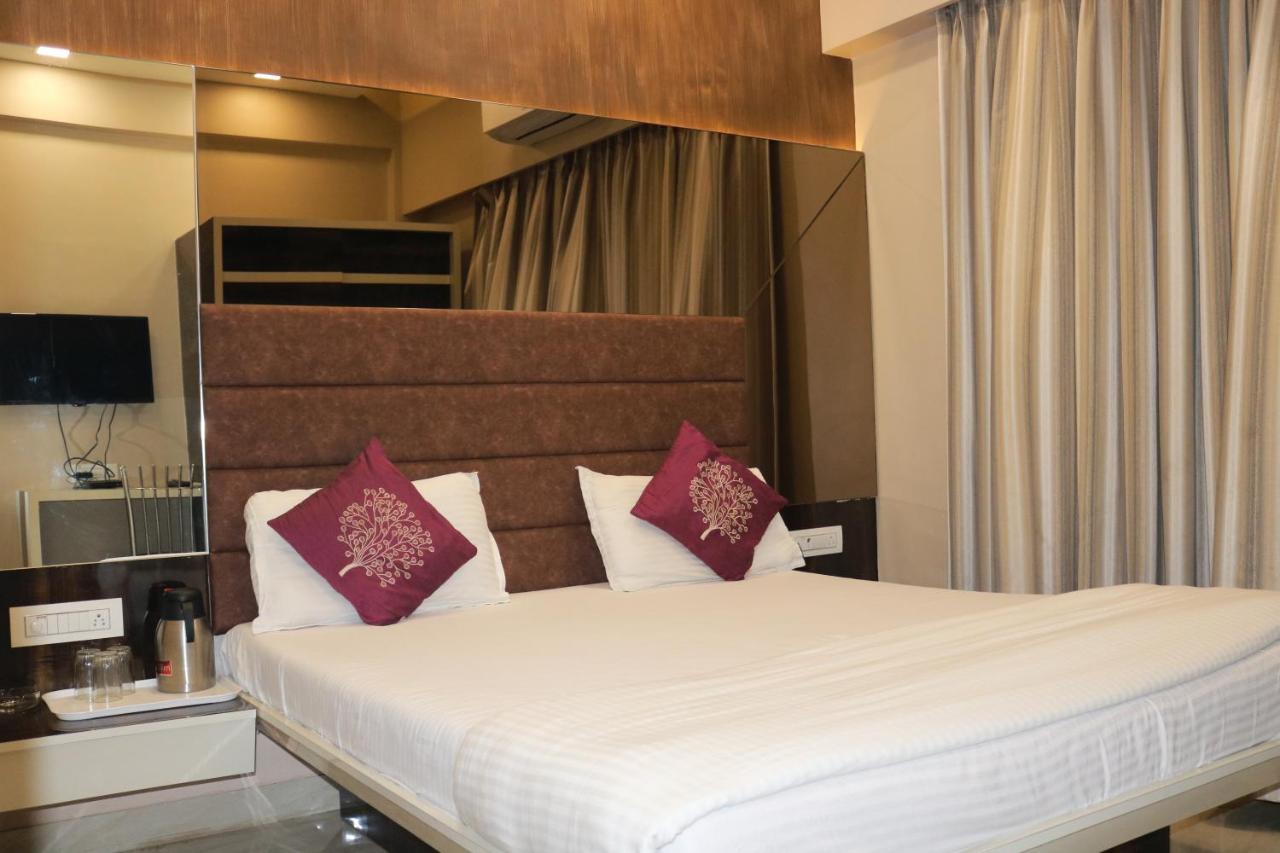 Hotel Modern Мумбай Екстериор снимка