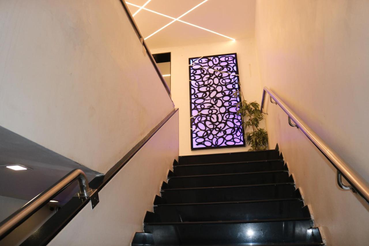 Hotel Modern Мумбай Екстериор снимка