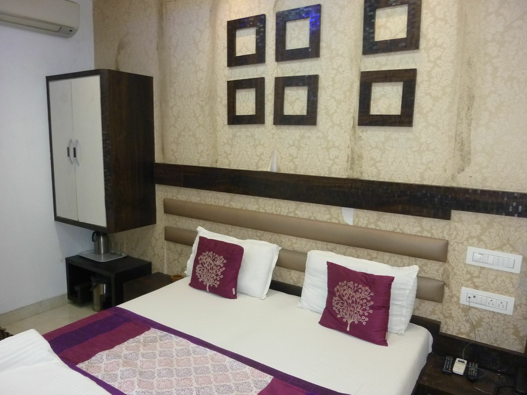 Hotel Modern Мумбай Екстериор снимка