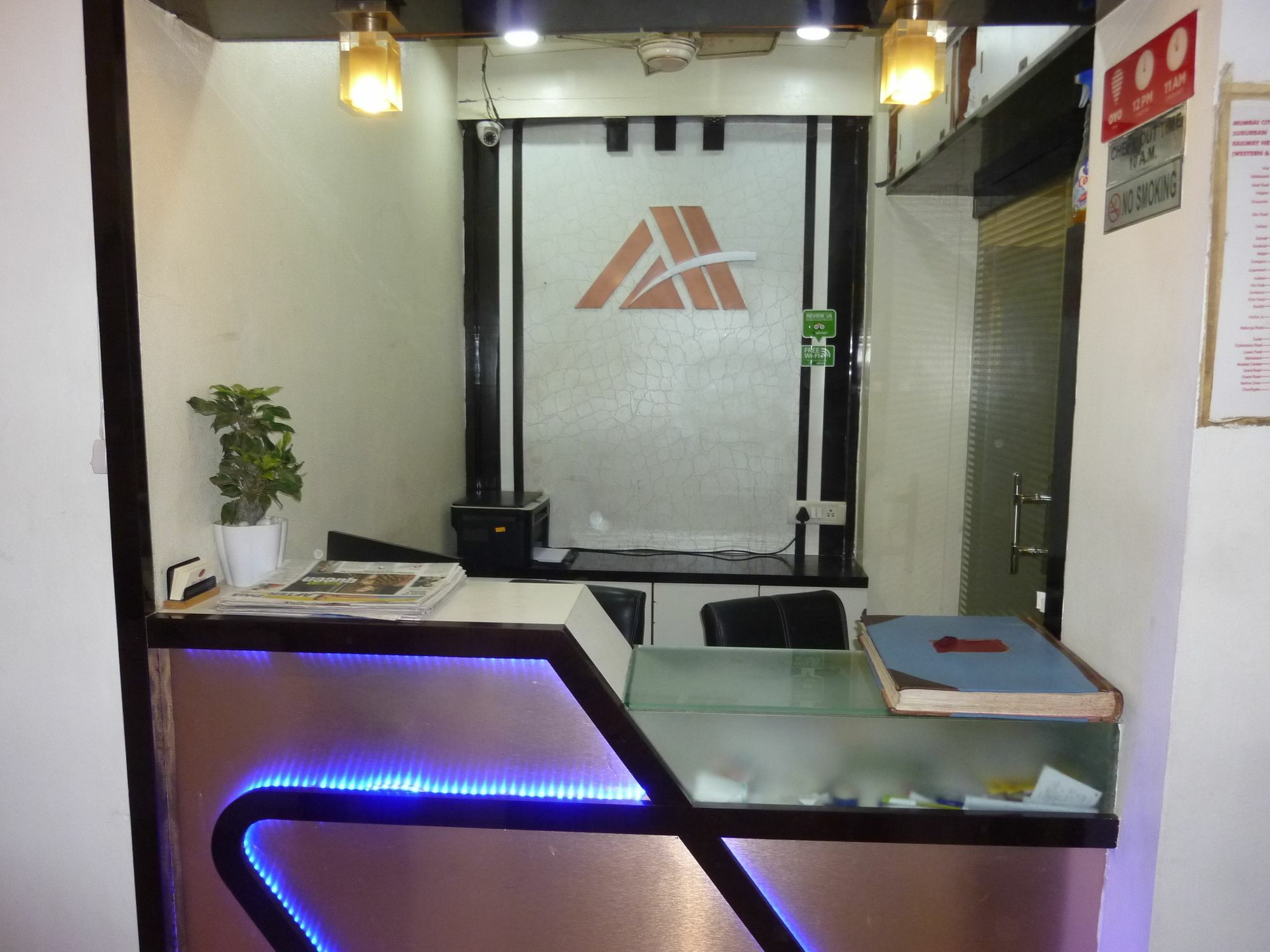 Hotel Modern Мумбай Екстериор снимка