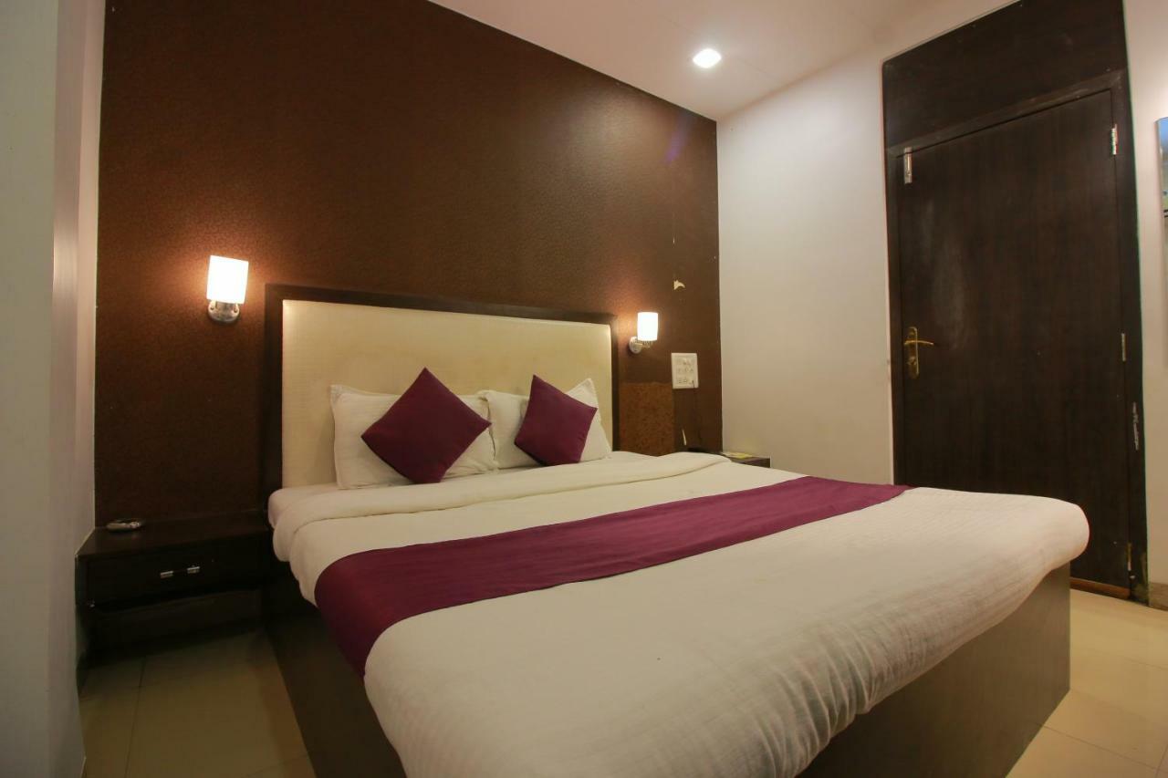Hotel Modern Мумбай Екстериор снимка