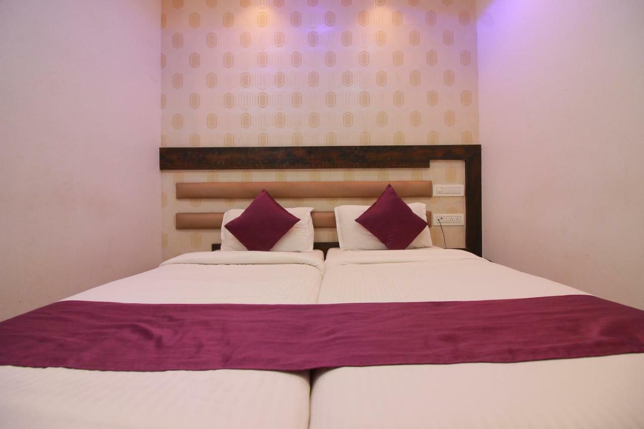 Hotel Modern Мумбай Екстериор снимка